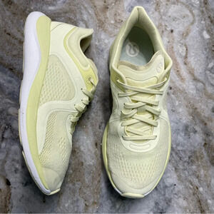 LULULEMON Chargefeel Low Womens Workout Shoe
Lemon Ice / Lemon Ice / White  8